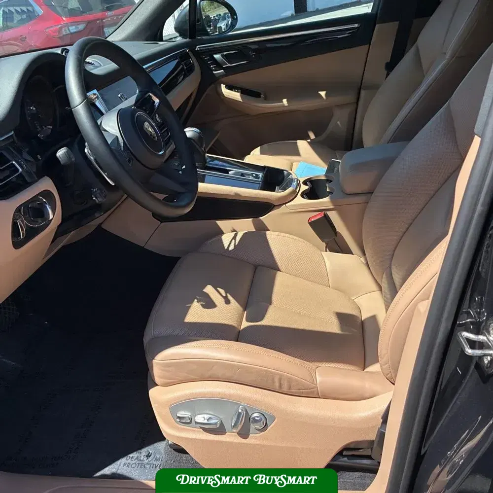 2023 Porsche Macan Base