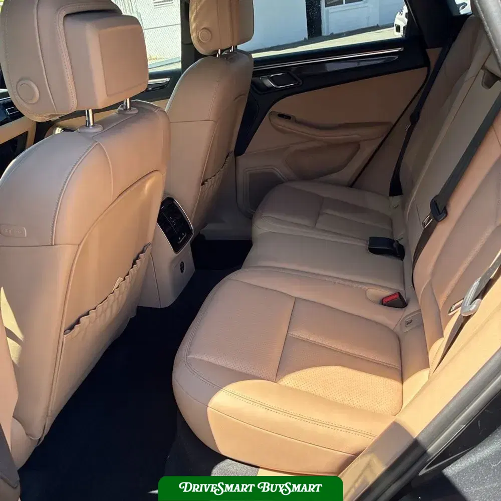 2023 Porsche Macan Base