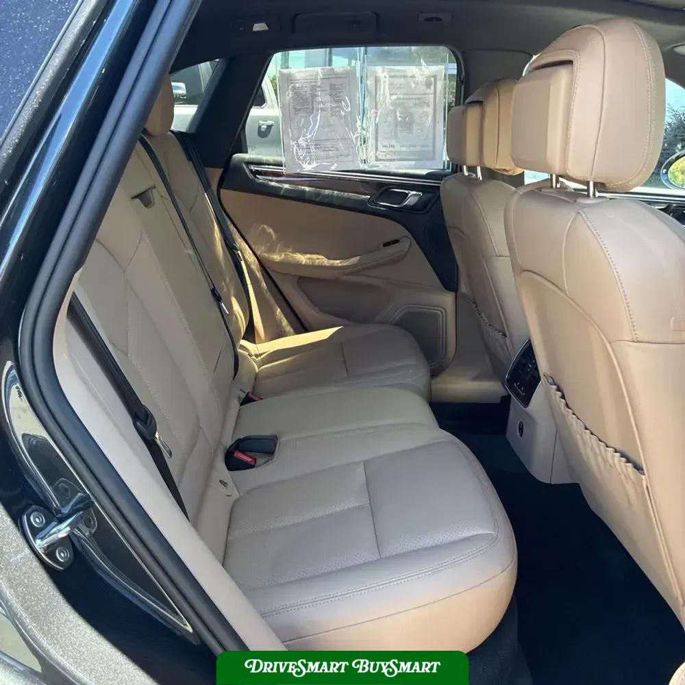 2023 Porsche Macan Base