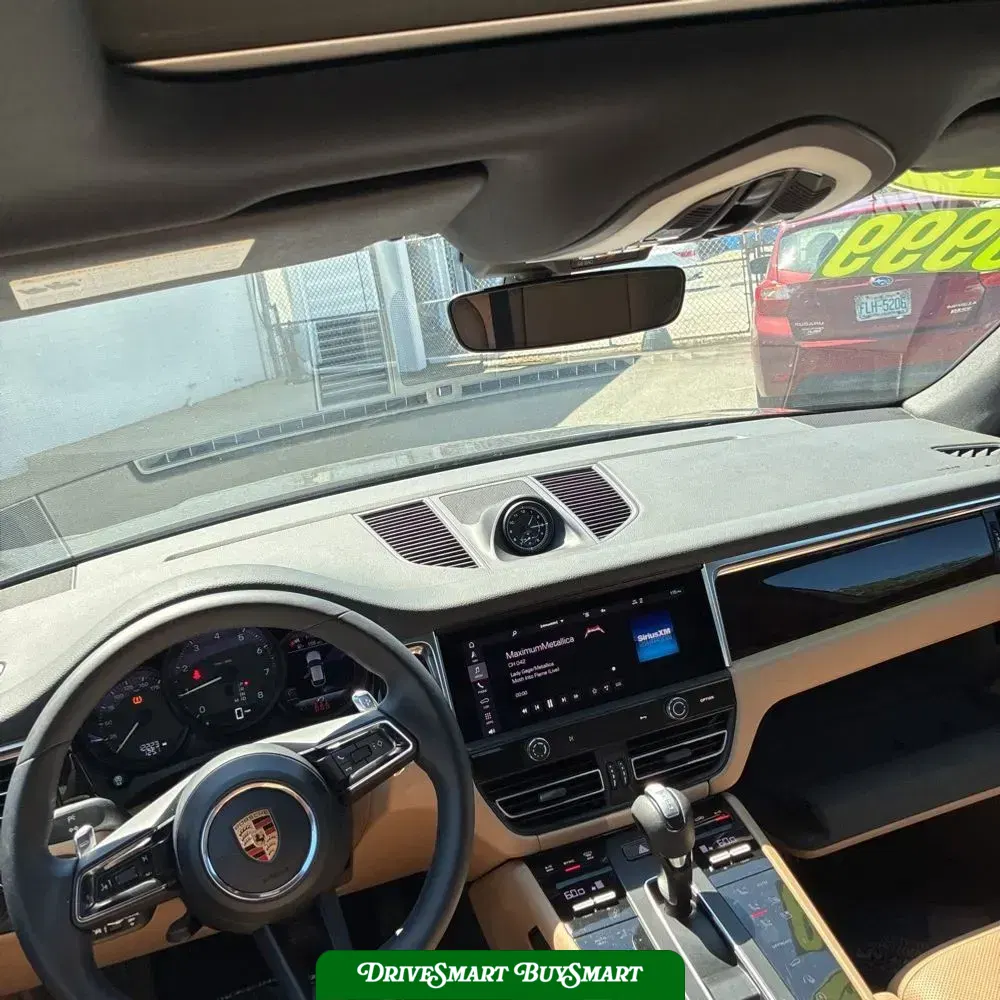 2023 Porsche Macan Base