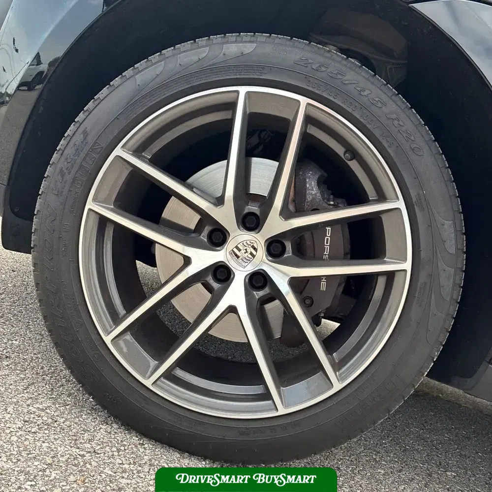 2023 Porsche Macan T