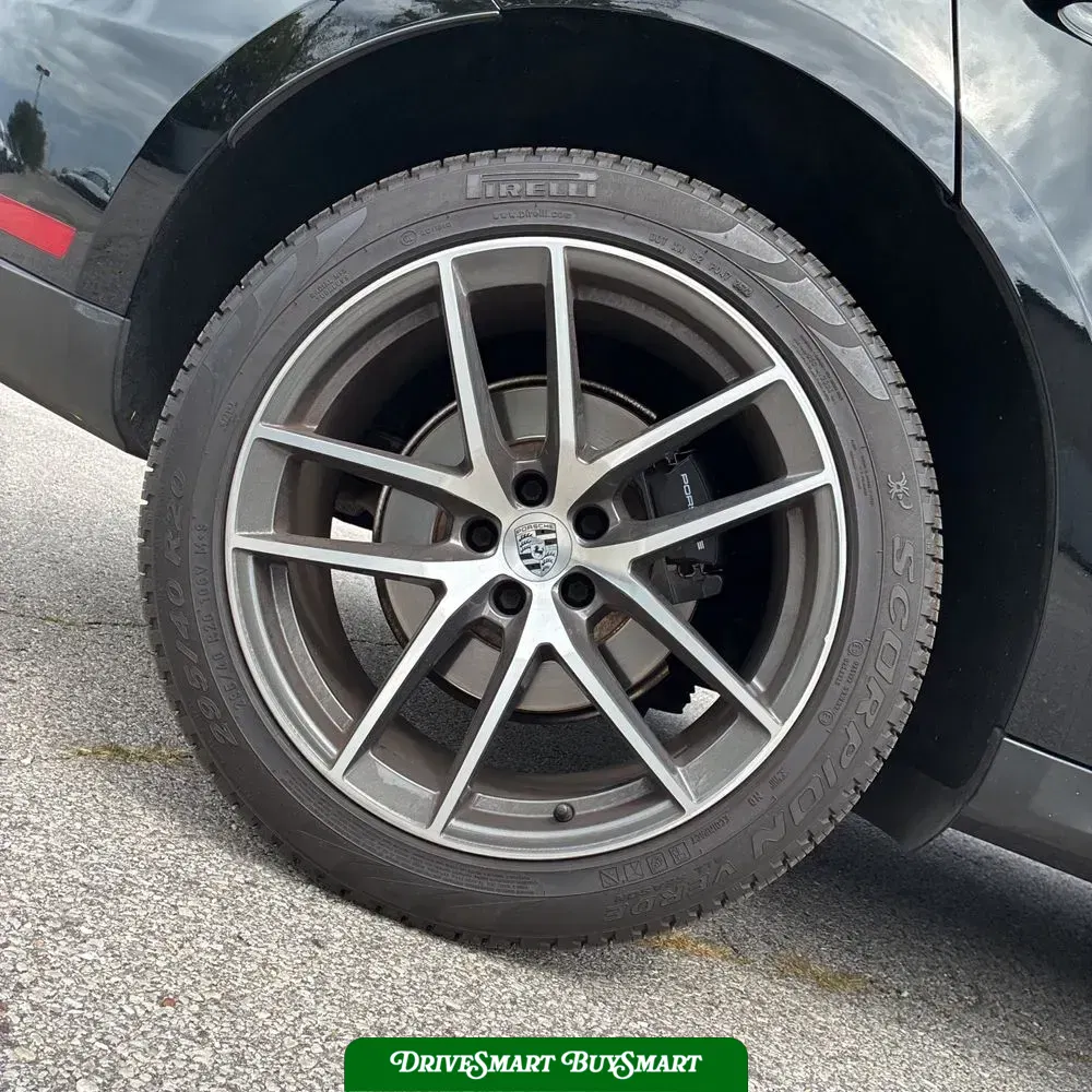 2023 Porsche Macan T