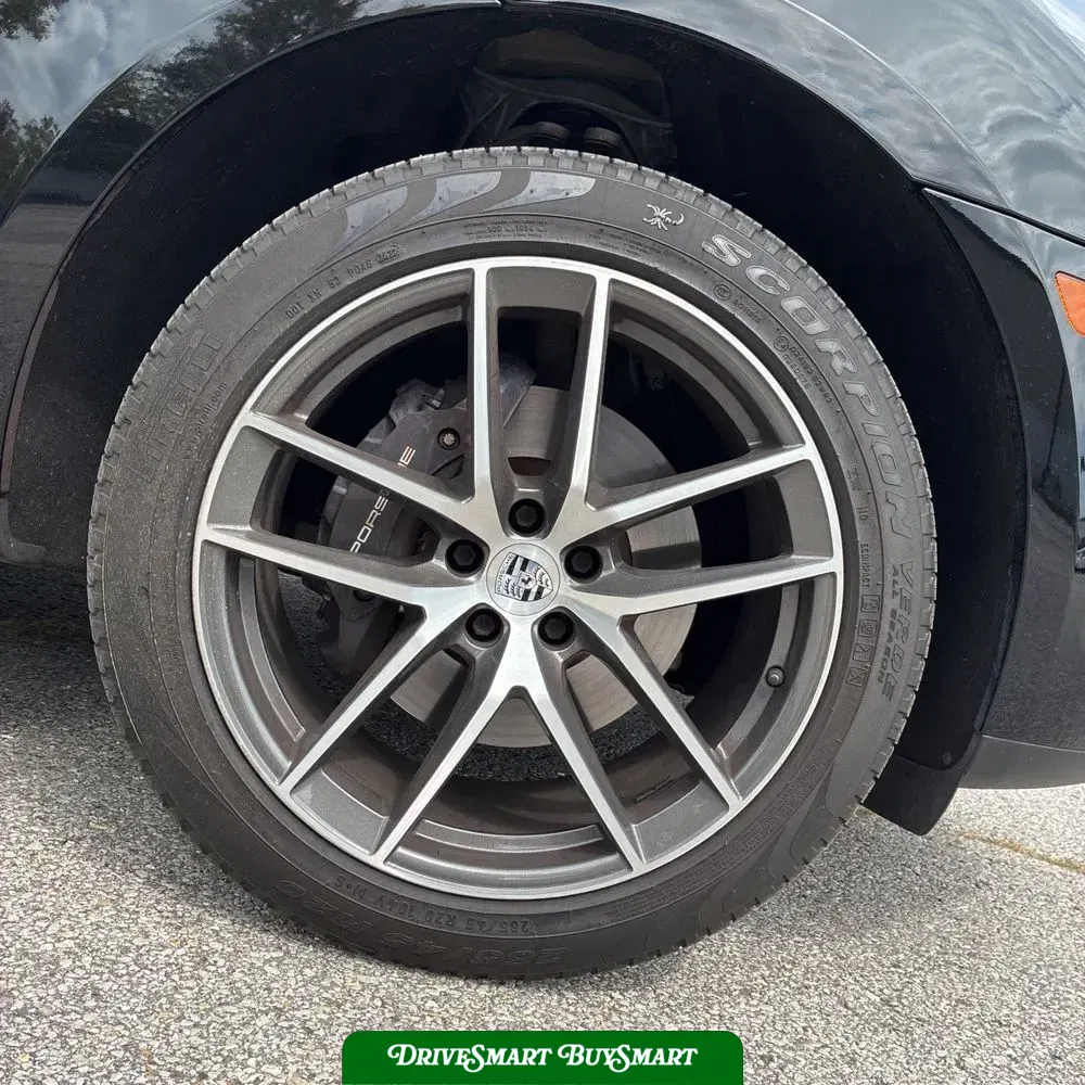 2023 Porsche Macan T