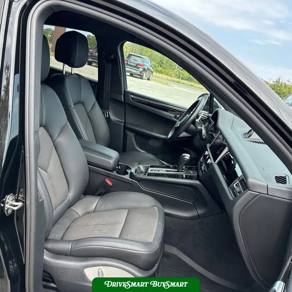 2023 Porsche Macan T