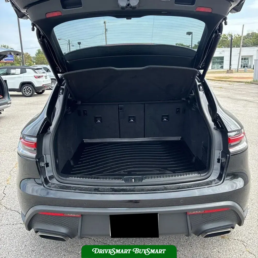 2023 Porsche Macan T