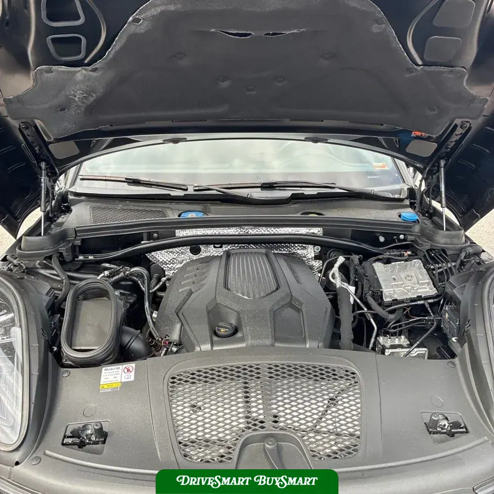 2023 Porsche Macan T