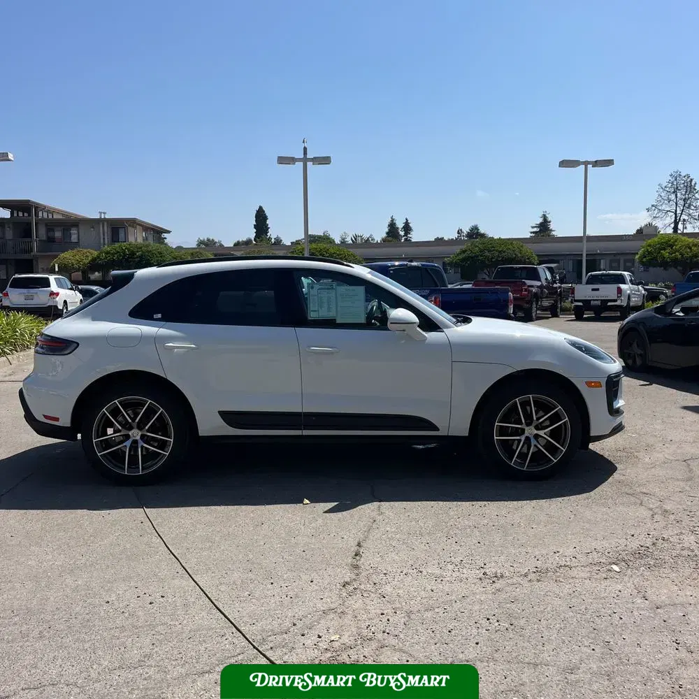 2023 Porsche Macan Base