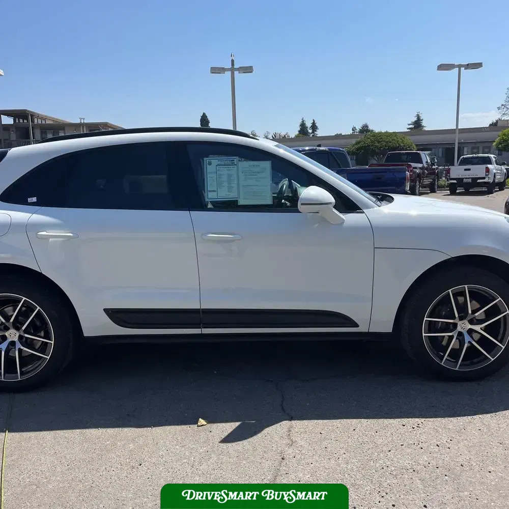 2023 Porsche Macan Base