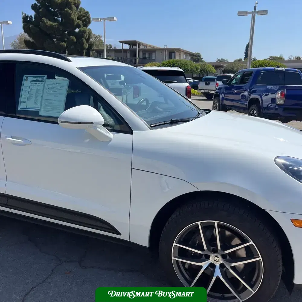 2023 Porsche Macan Base