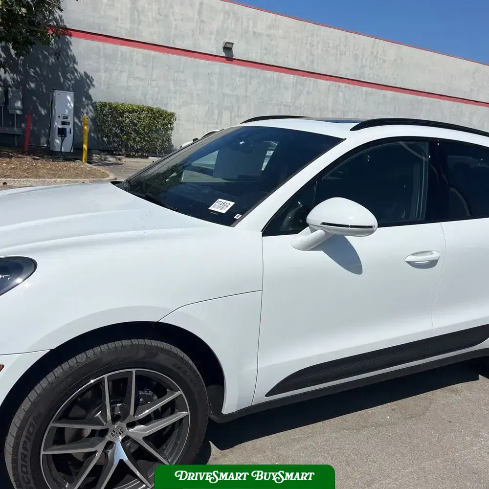 2023 Porsche Macan Base