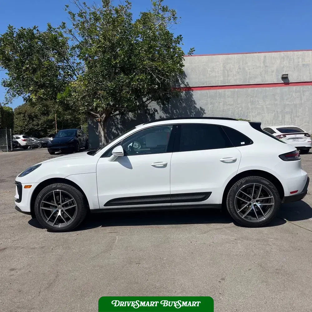 2023 Porsche Macan Base