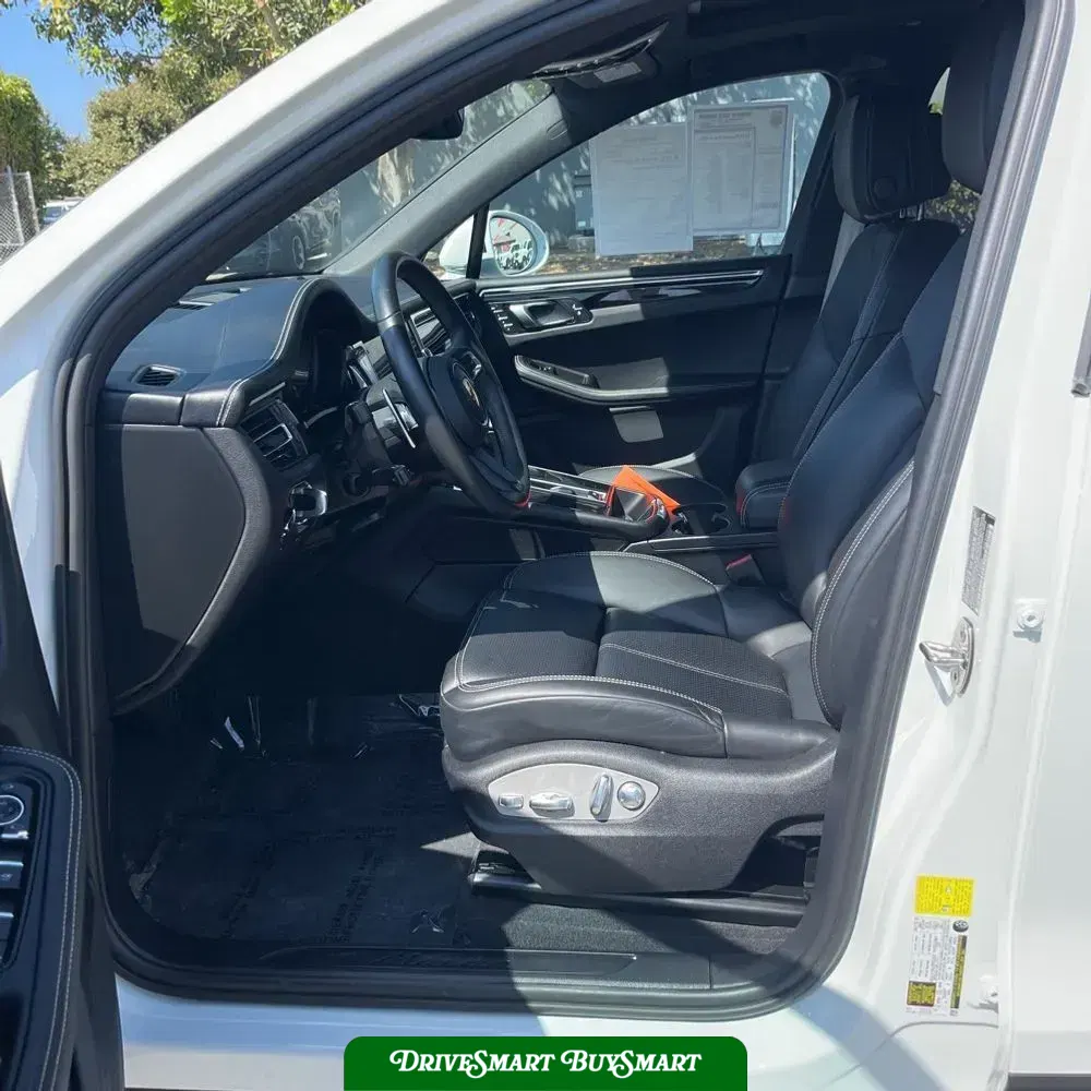 2023 Porsche Macan Base