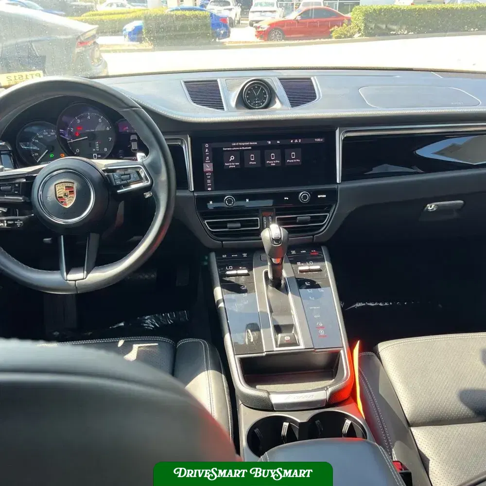 2023 Porsche Macan Base