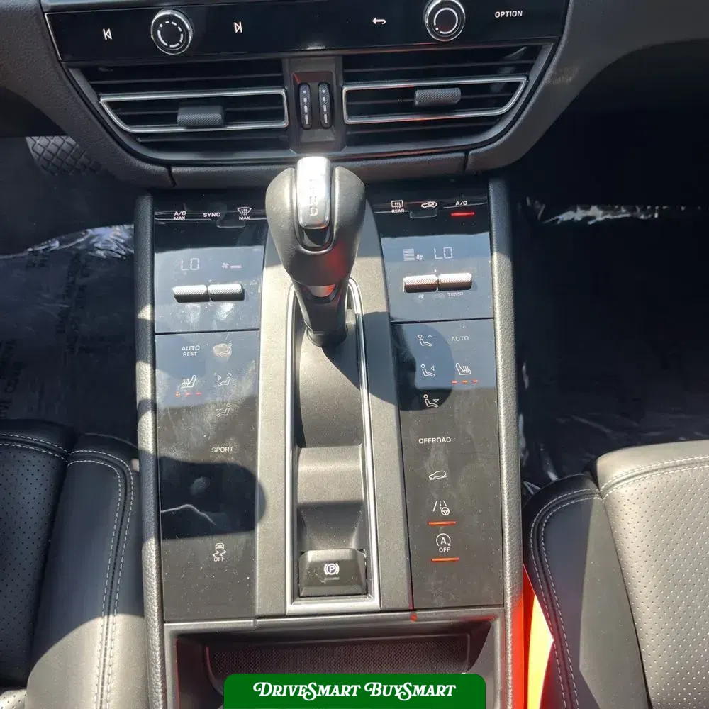 2023 Porsche Macan Base