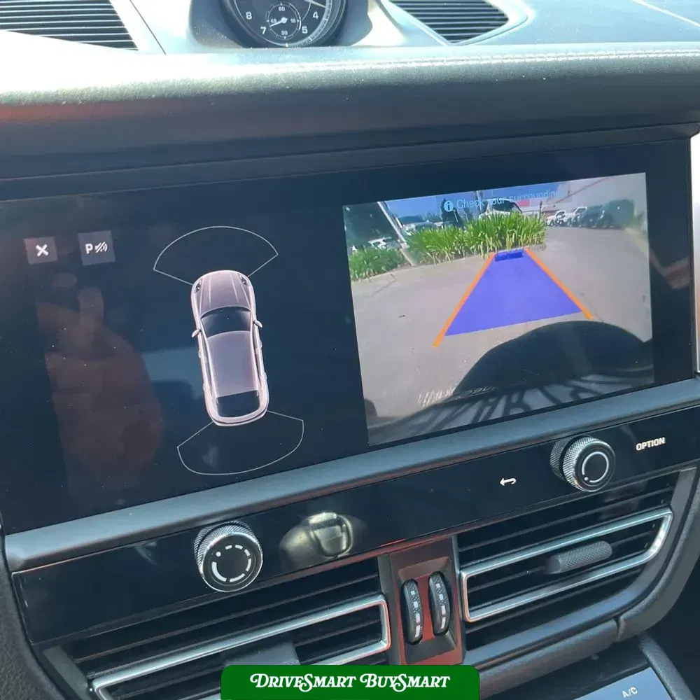 2023 Porsche Macan Base