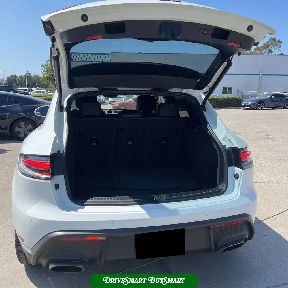 2023 Porsche Macan Base