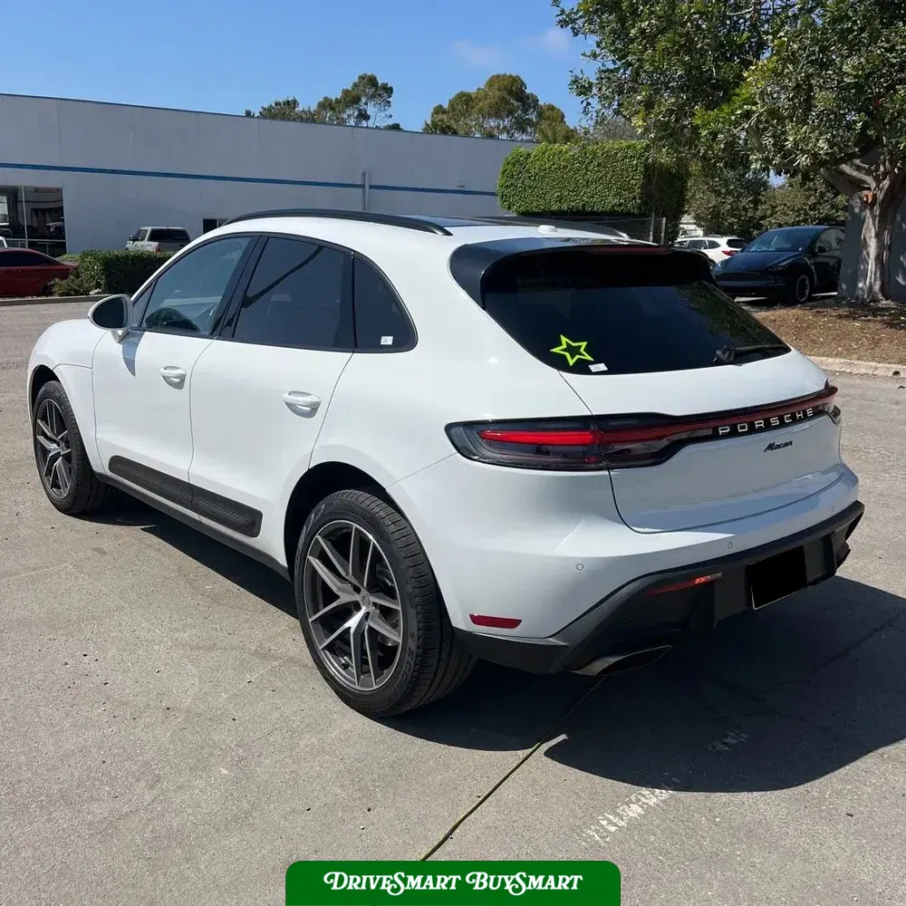 2023 Porsche Macan Base