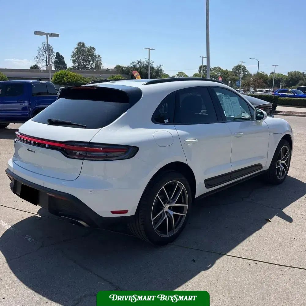 2023 Porsche Macan Base