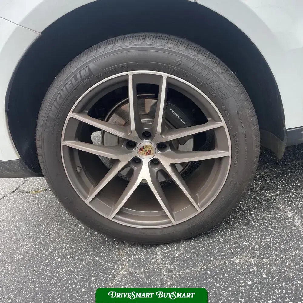 2024 Porsche Macan Base