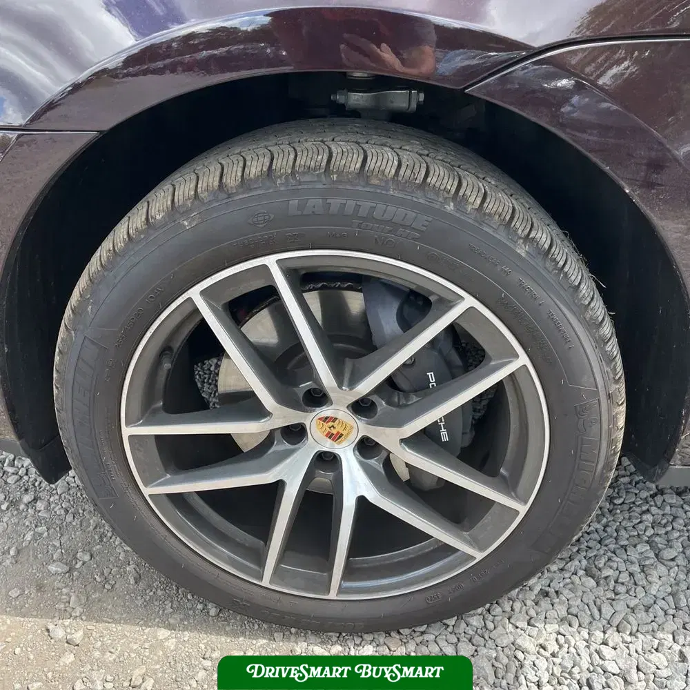2025 Porsche Macan Base
