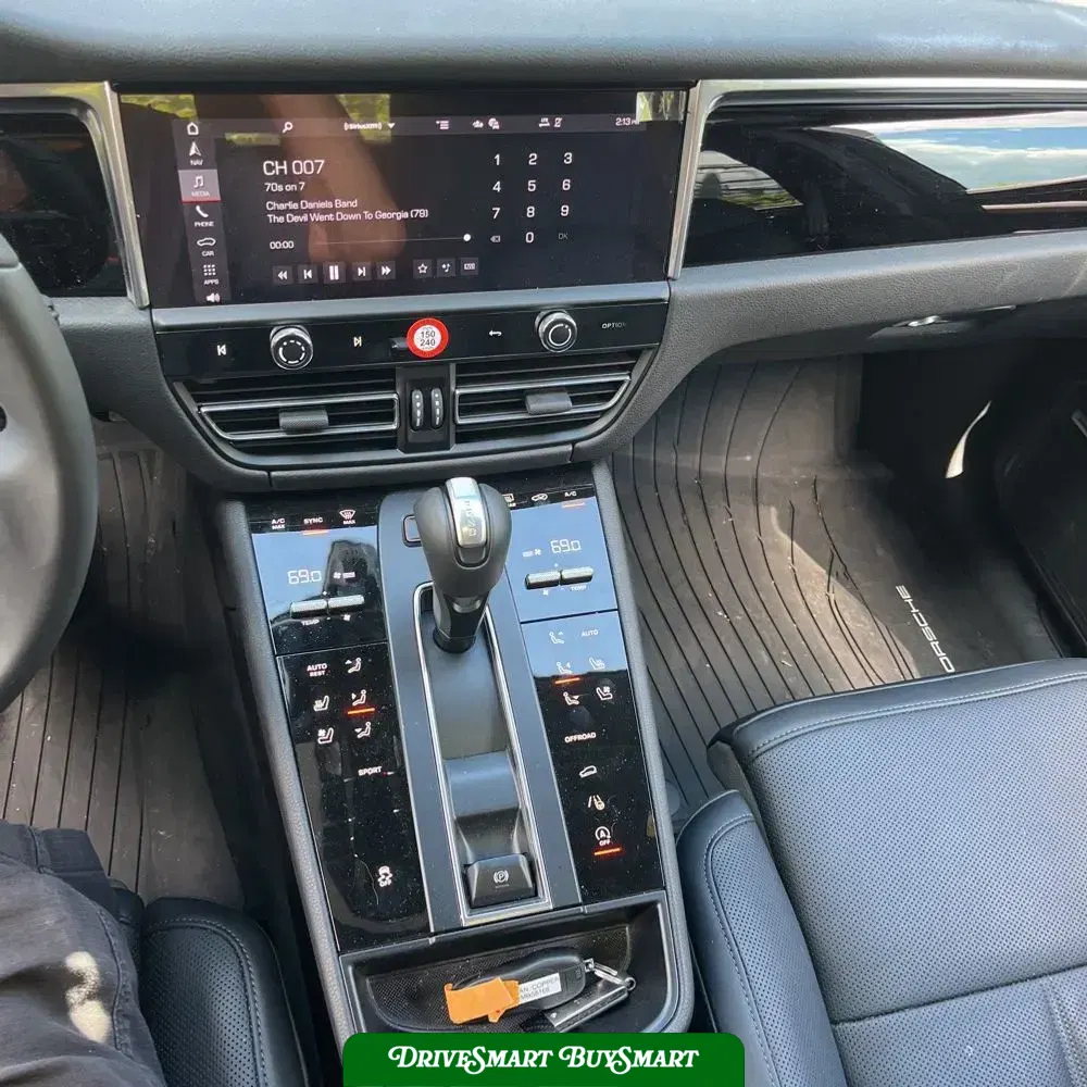 2025 Porsche Macan Base