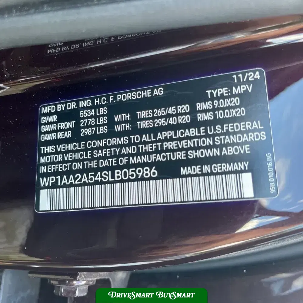 2025 Porsche Macan Base