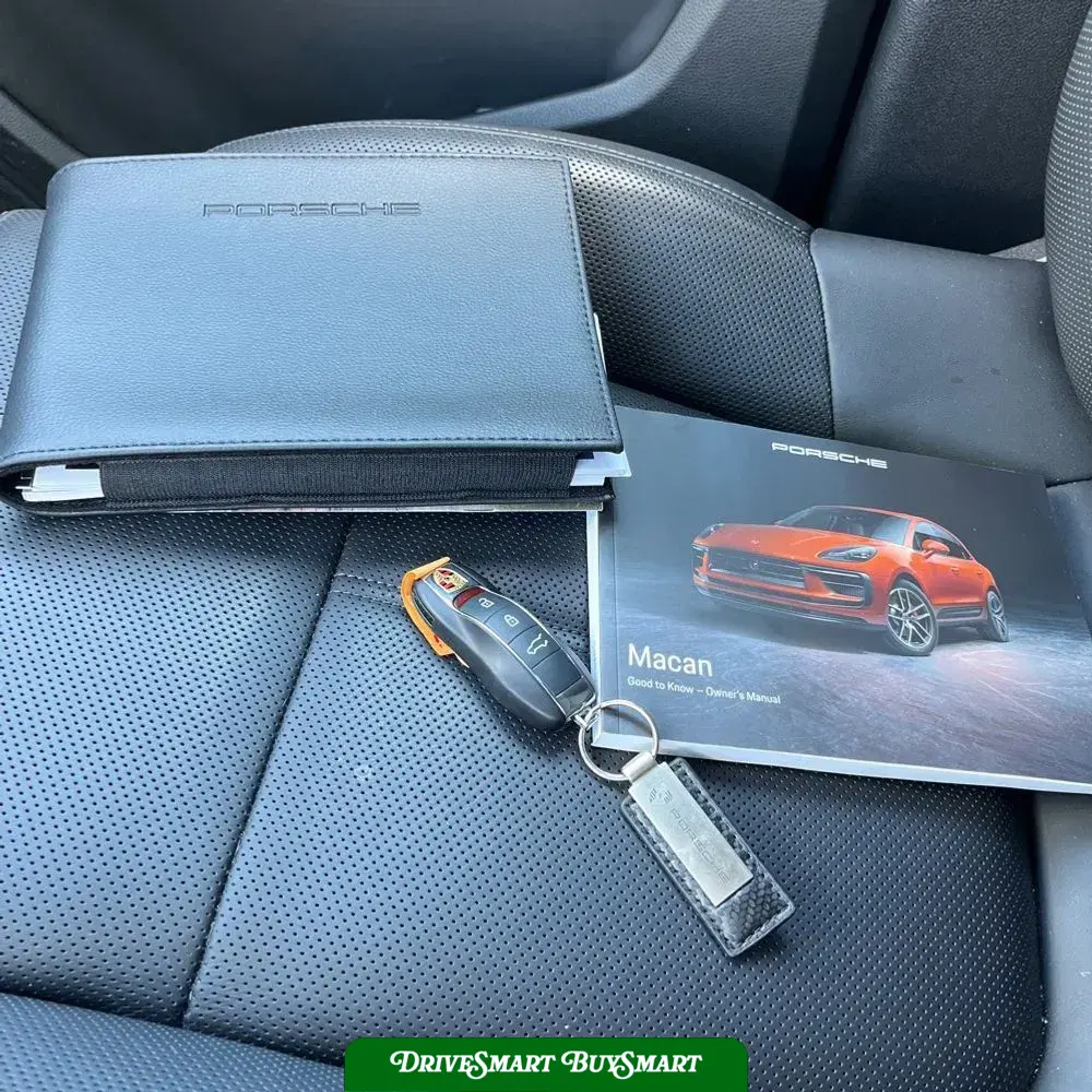 2025 Porsche Macan Base