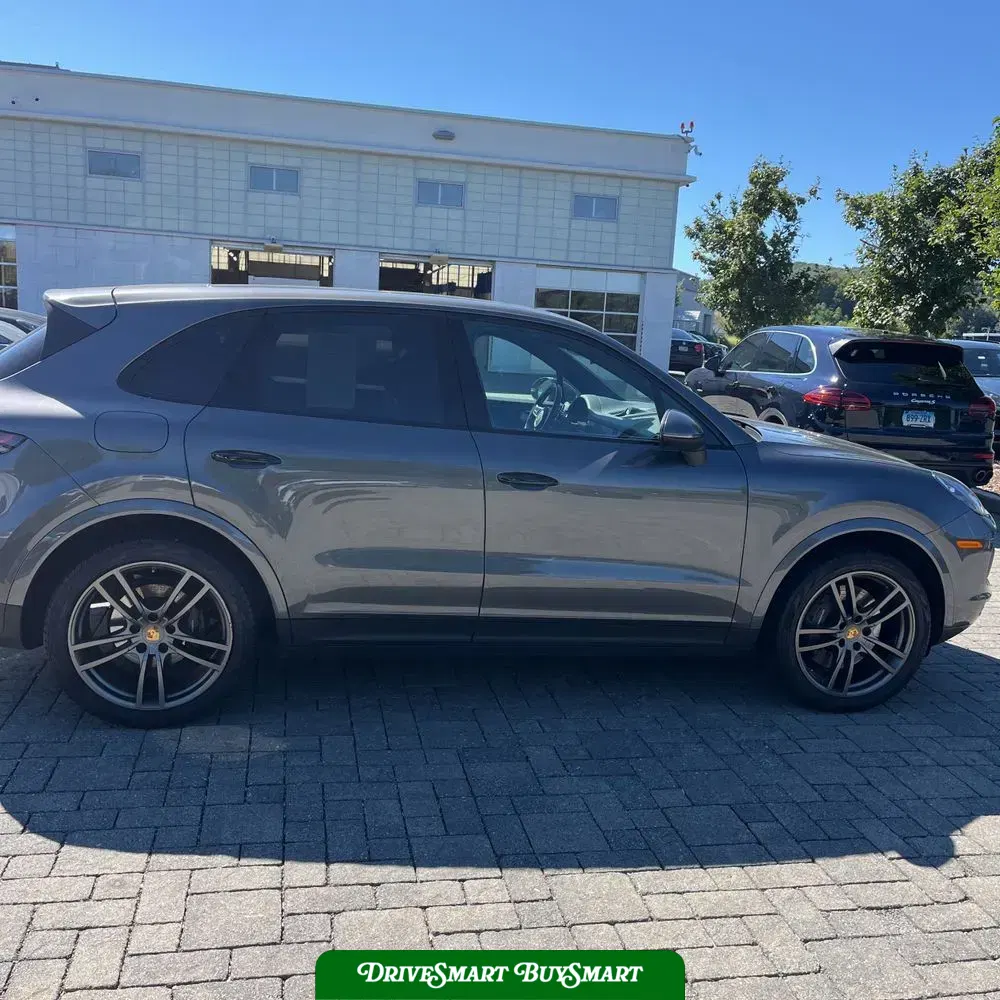 2022 Porsche Cayenne Base