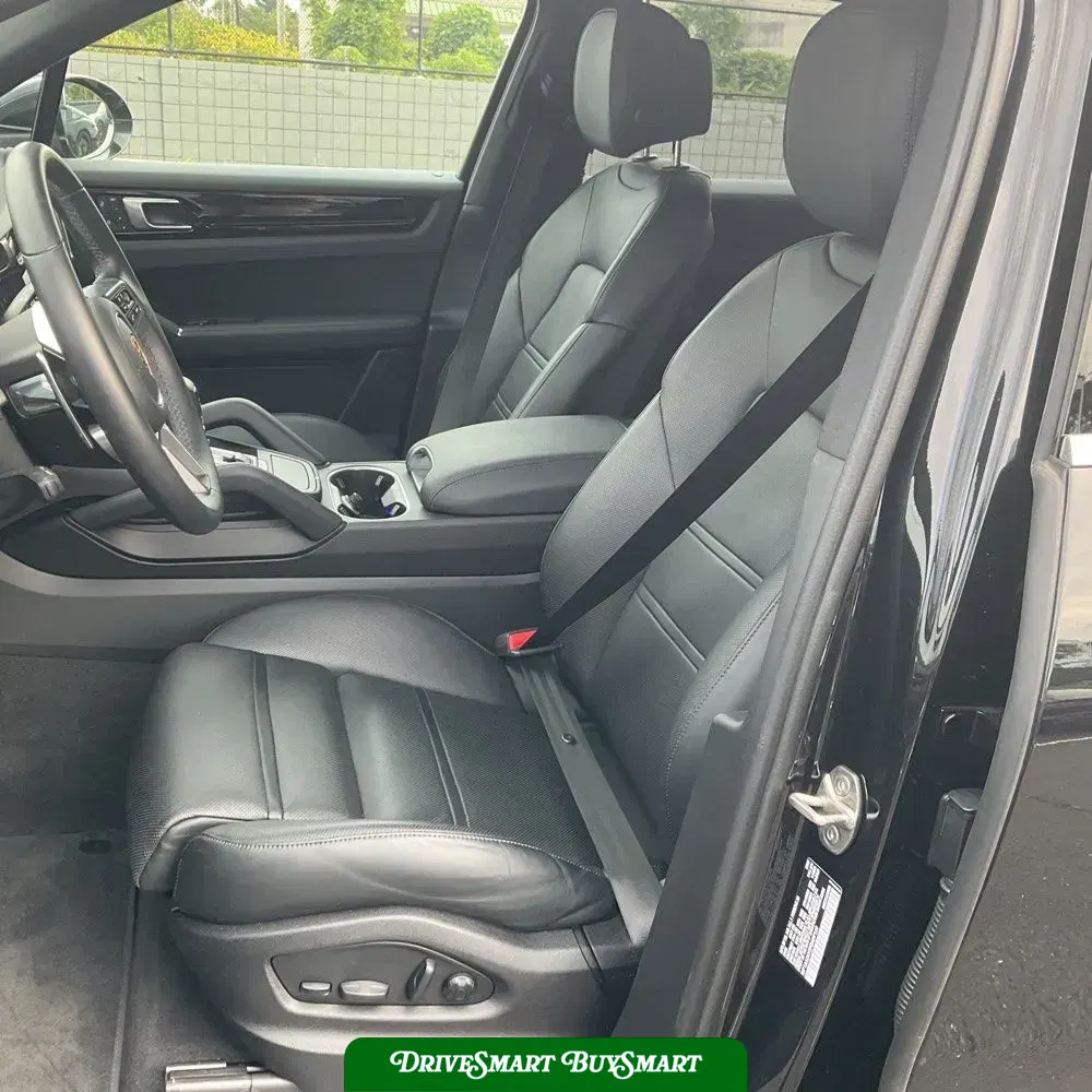 2023 Porsche Cayenne Base