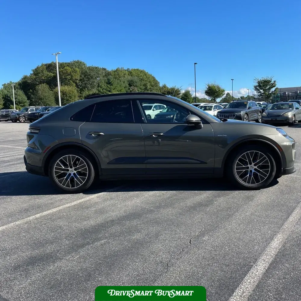 2025 Porsche Macan EV 4