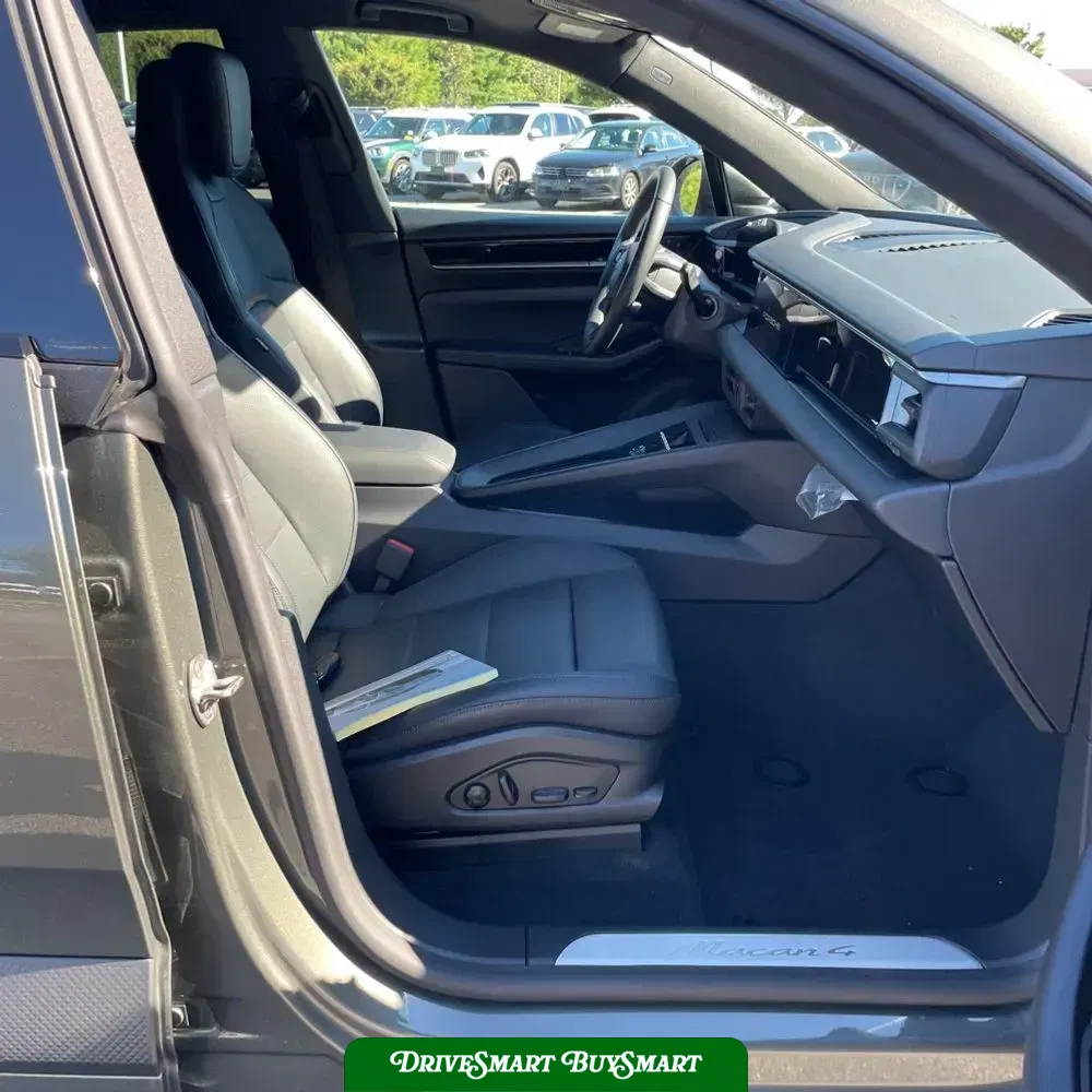 2025 Porsche Macan EV 4