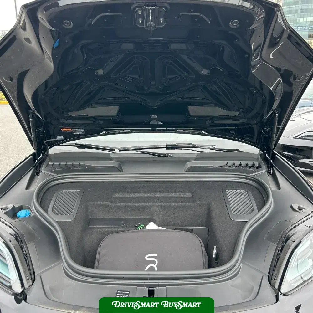2025 Porsche Macan EV Turbo