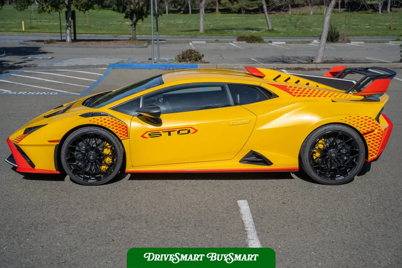 2023 Lamborghini Huracan STO