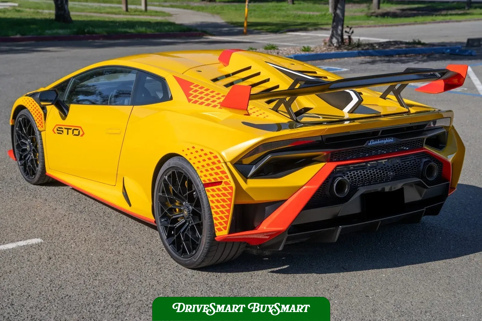 2023 Lamborghini Huracan STO