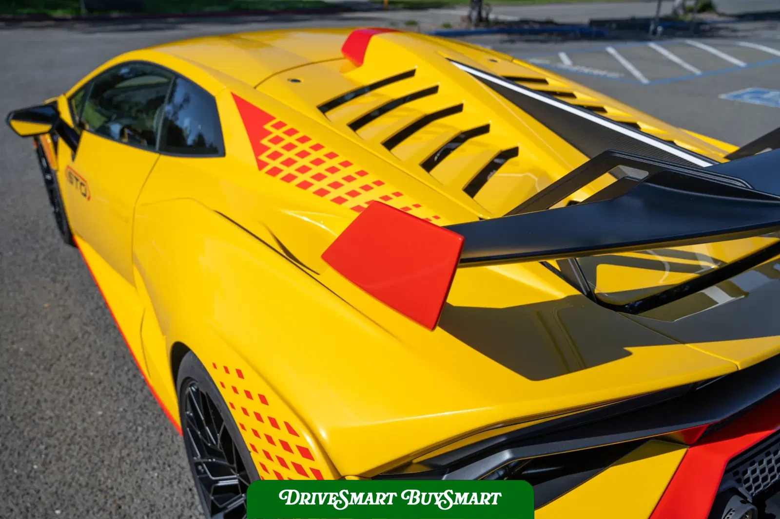 2023 Lamborghini Huracan STO