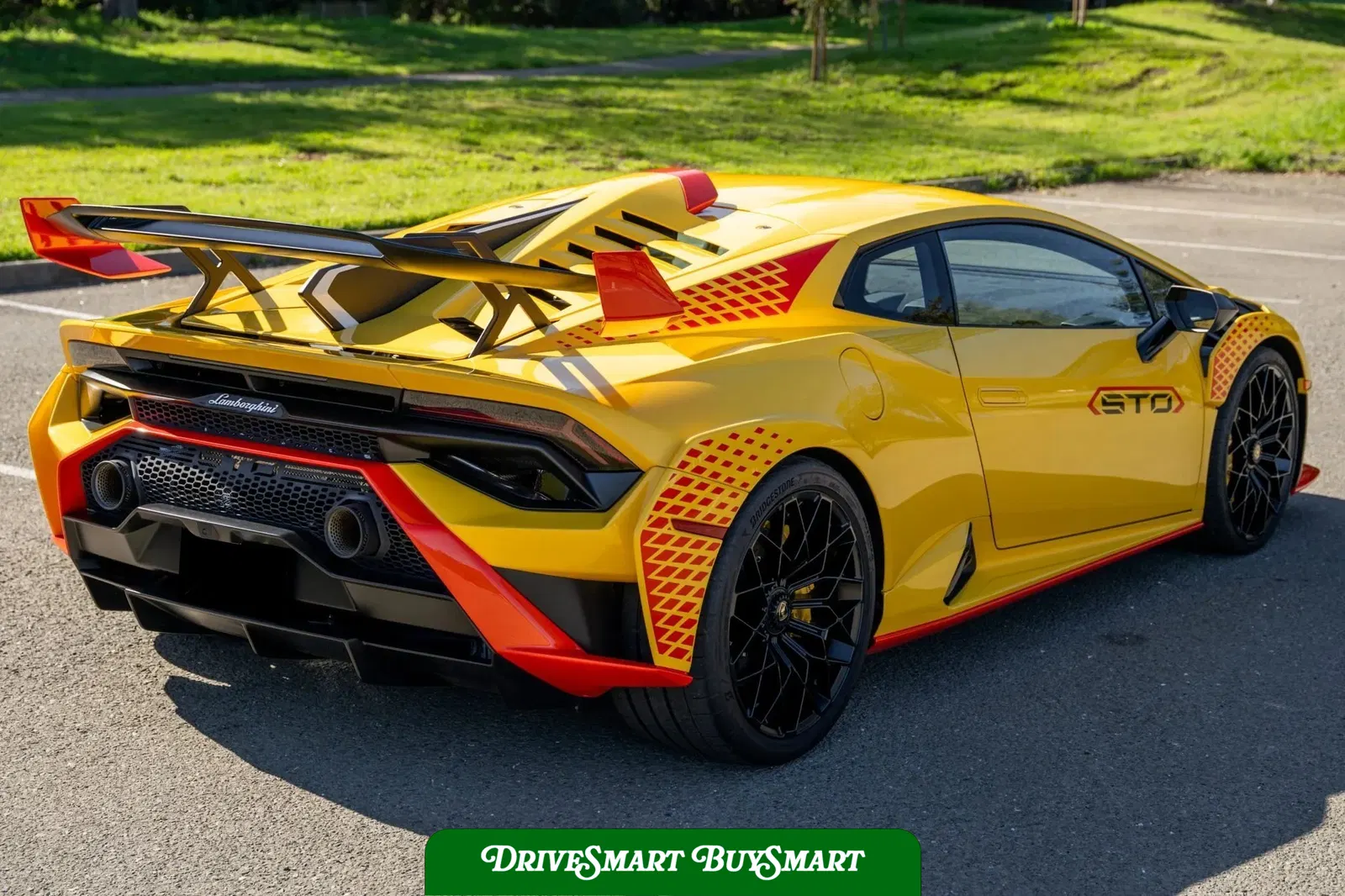 2023 Lamborghini Huracan STO
