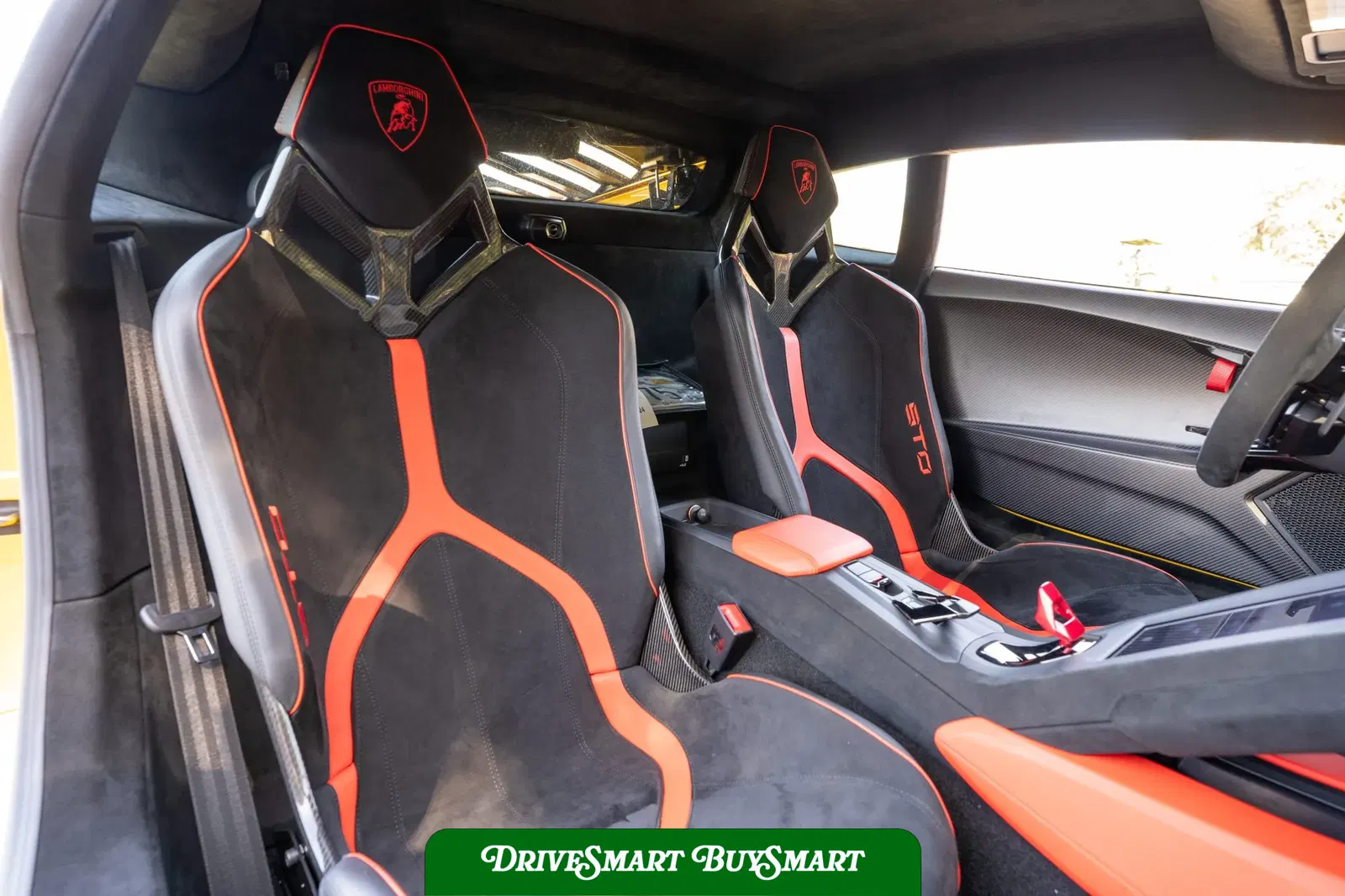 2023 Lamborghini Huracan STO