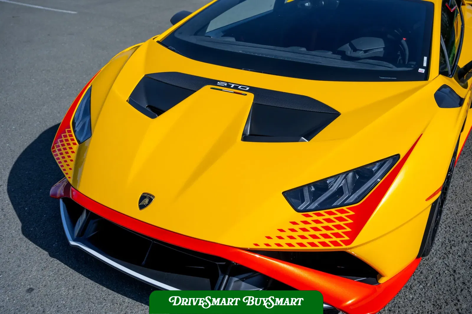2023 Lamborghini Huracan STO
