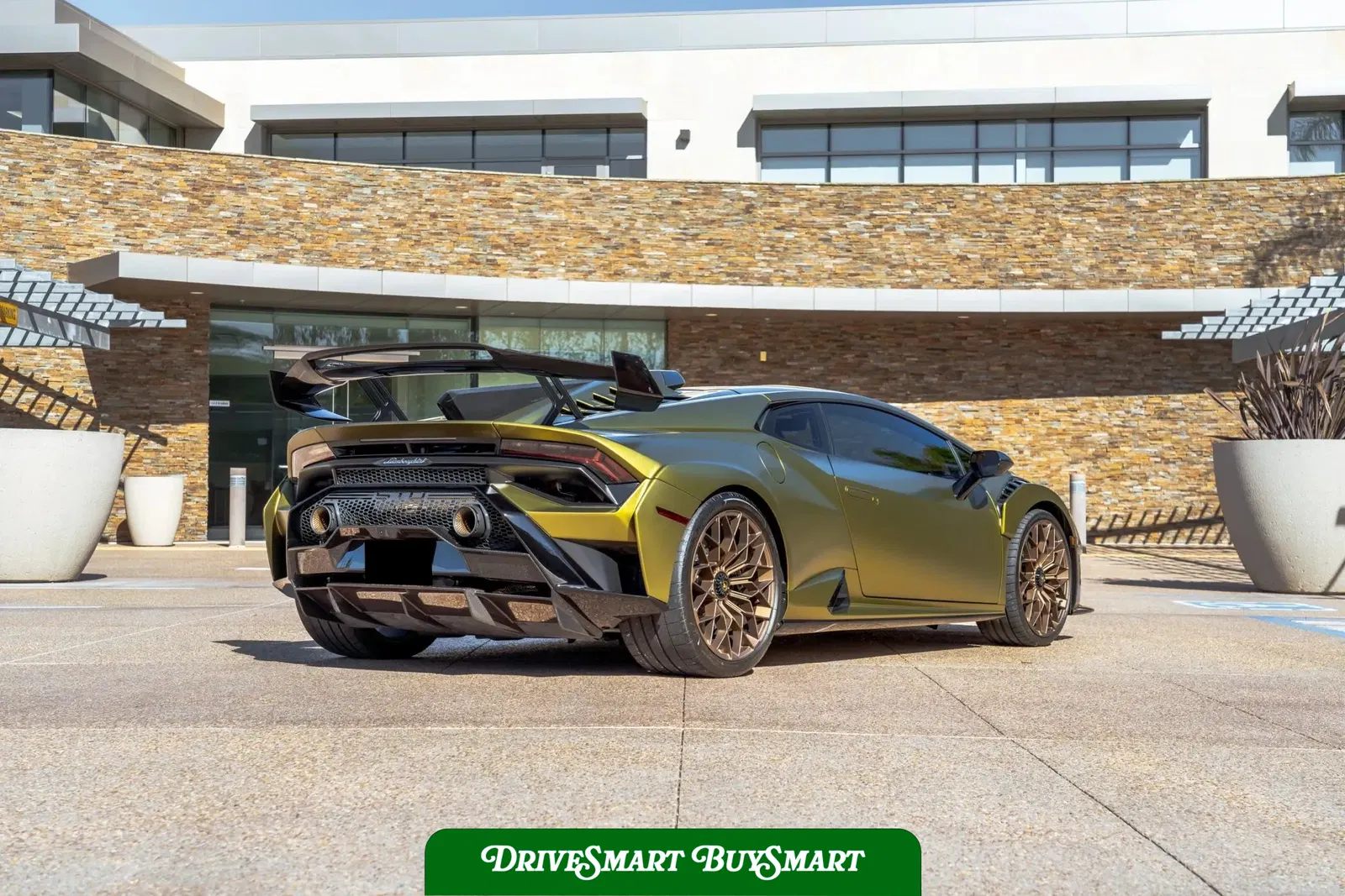 2022 Lamborghini Huracan STO