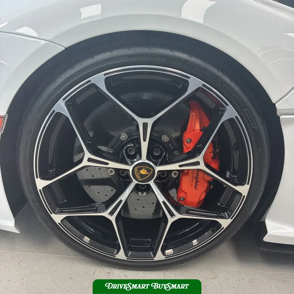 2024 Lamborghini Revuelto Base