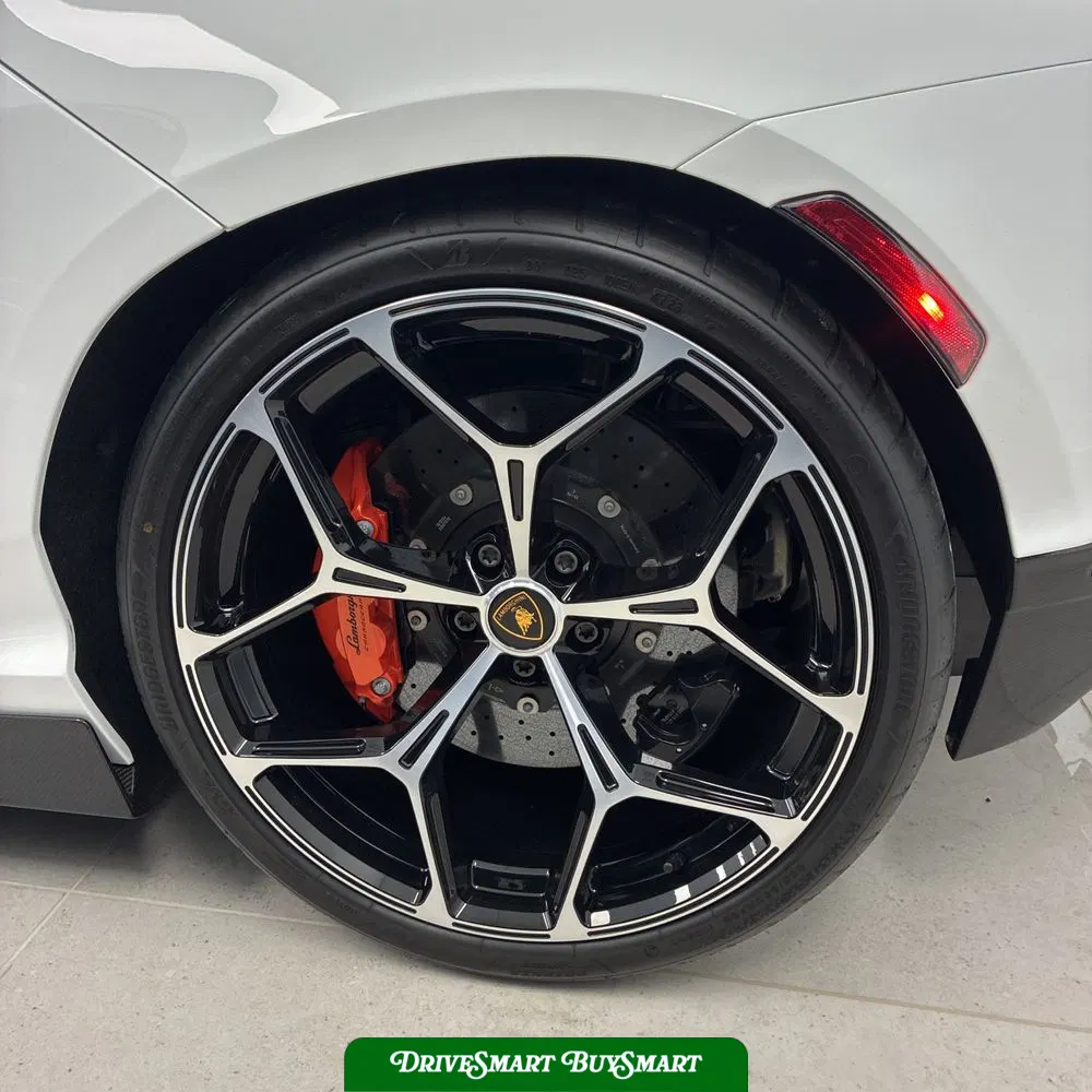 2024 Lamborghini Revuelto Base