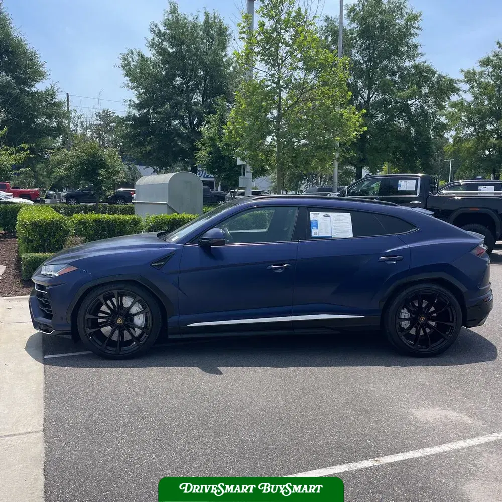 2022 Lamborghini Urus Base