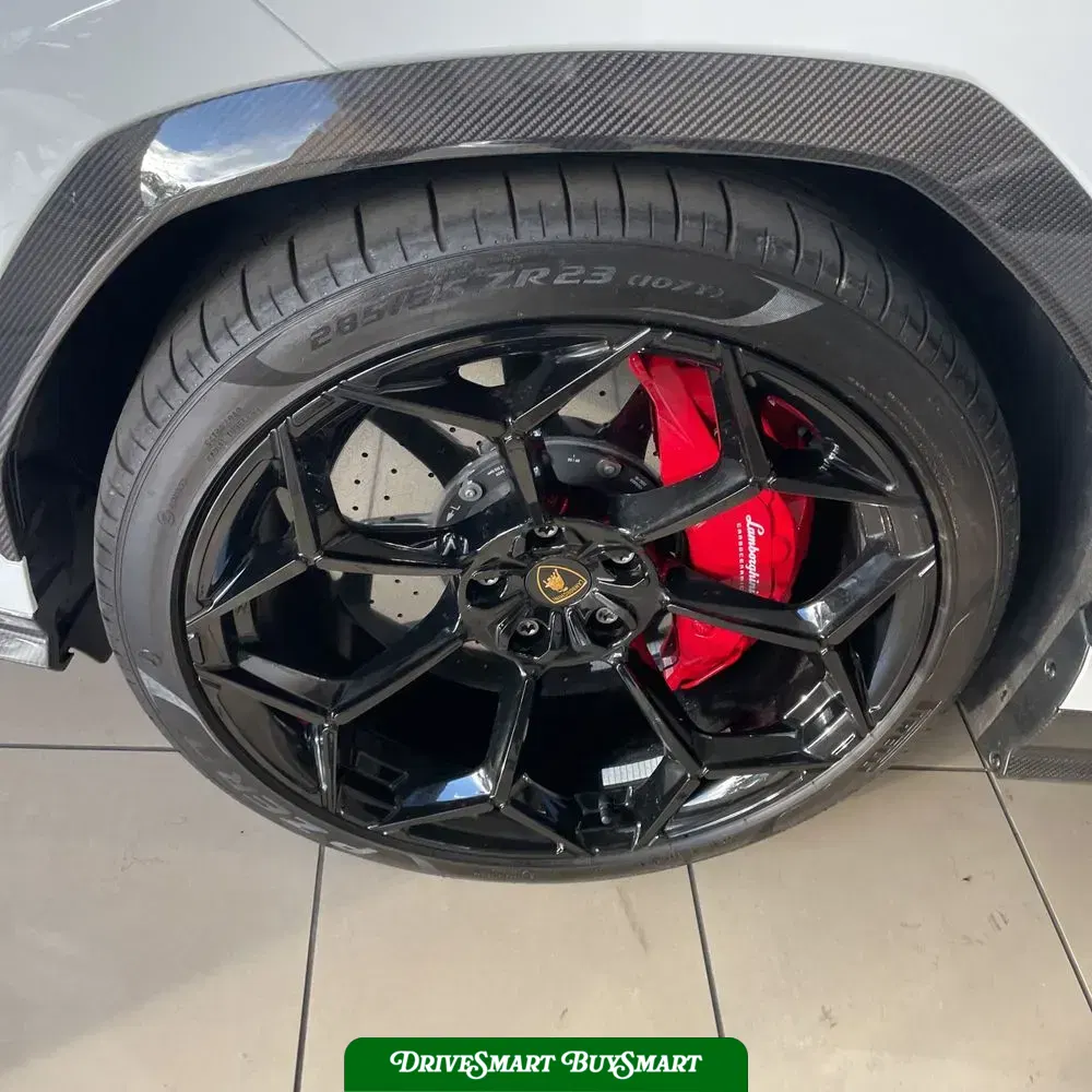 2023 Lamborghini Urus Base
