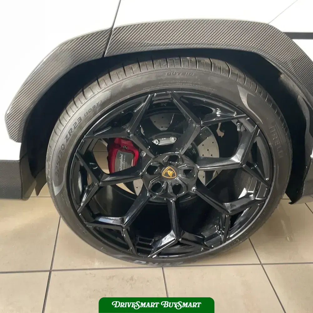 2023 Lamborghini Urus Base