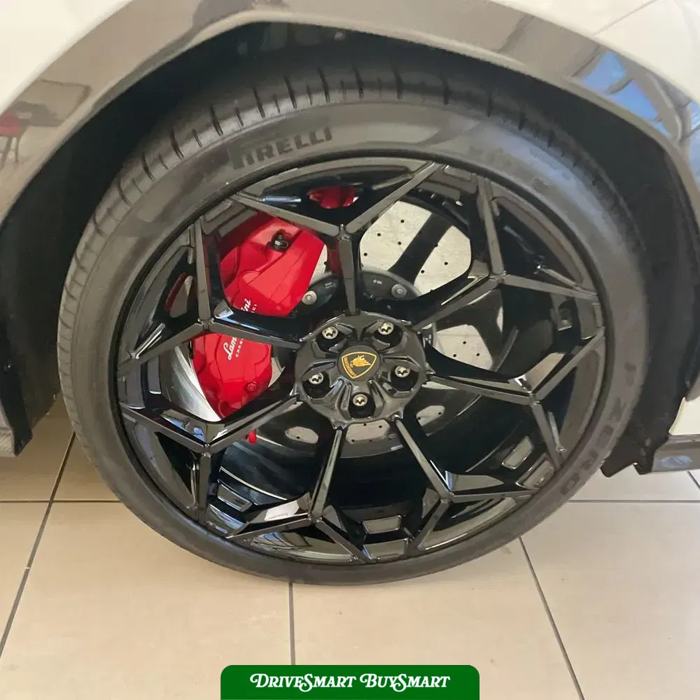 2023 Lamborghini Urus Base